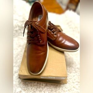 Men’s Steve Madden size 10 tan sneakers